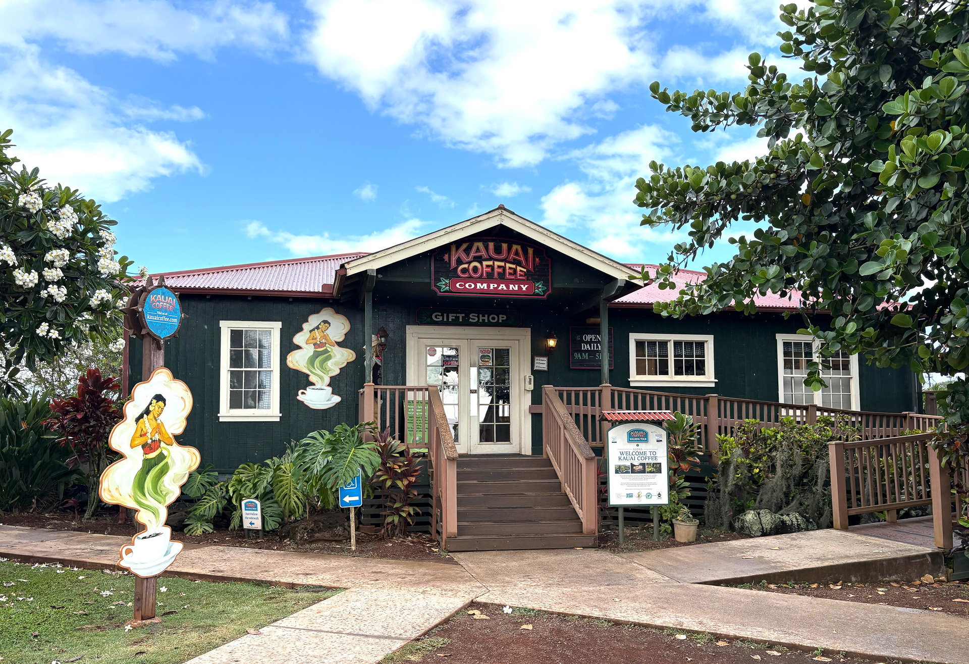 ギフトショップ、試飲、コーヒースタンド、コーヒー博物館も併設するビジターセンター