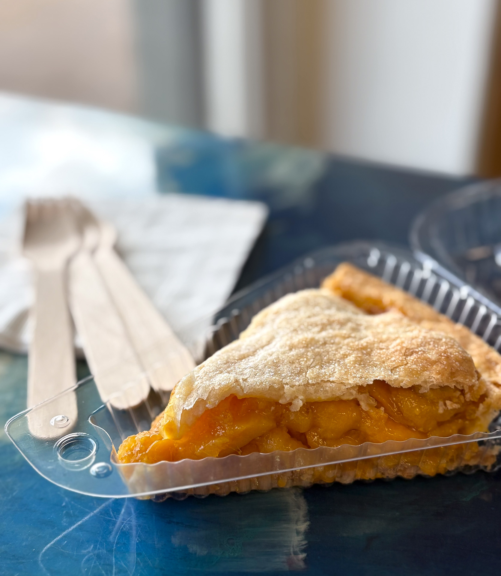 ホール（34ドル～）でも1スライス（7.75ドル～）でも購入できる