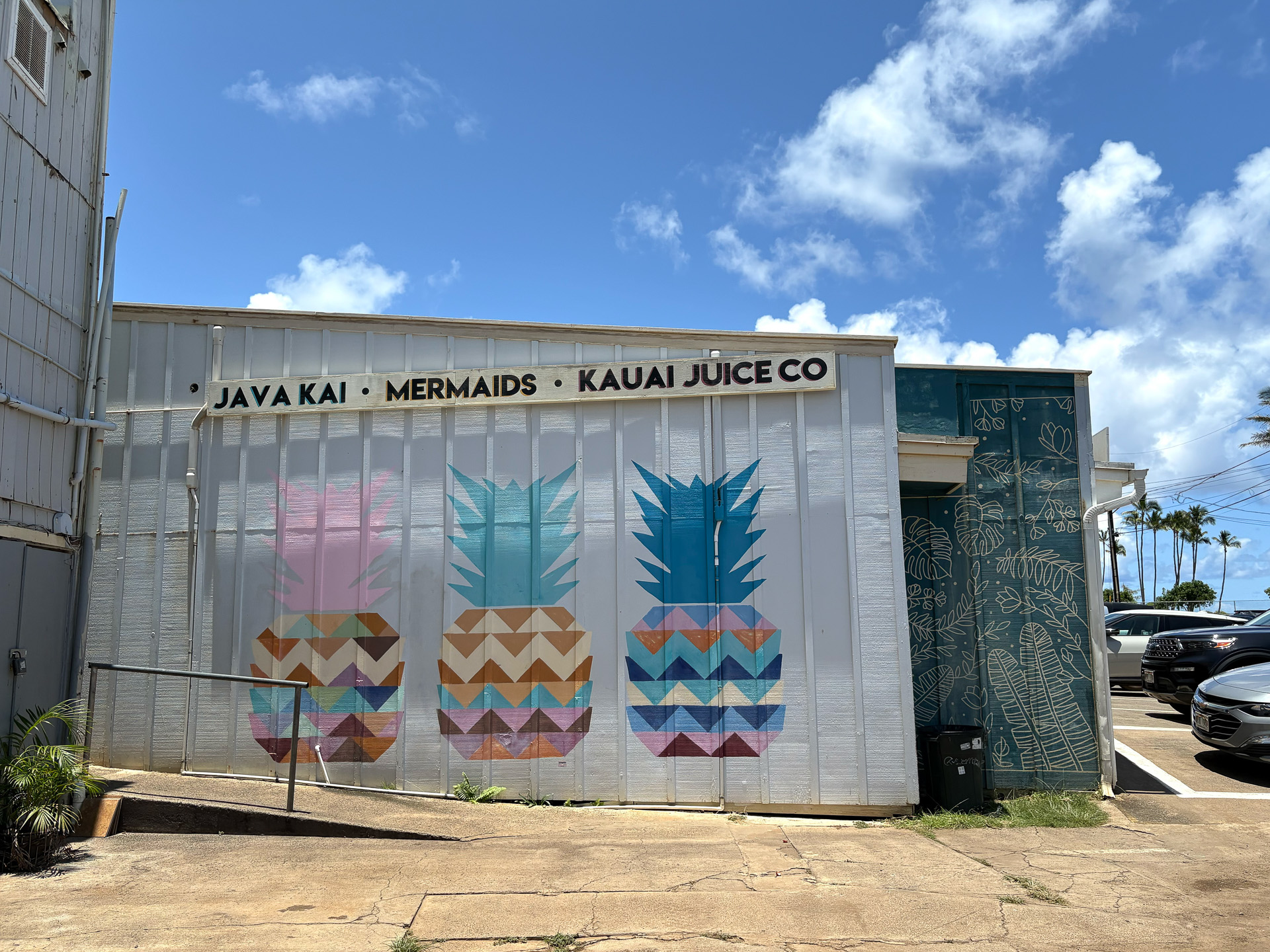 街の中心となる交差点近くにカフェが集結している