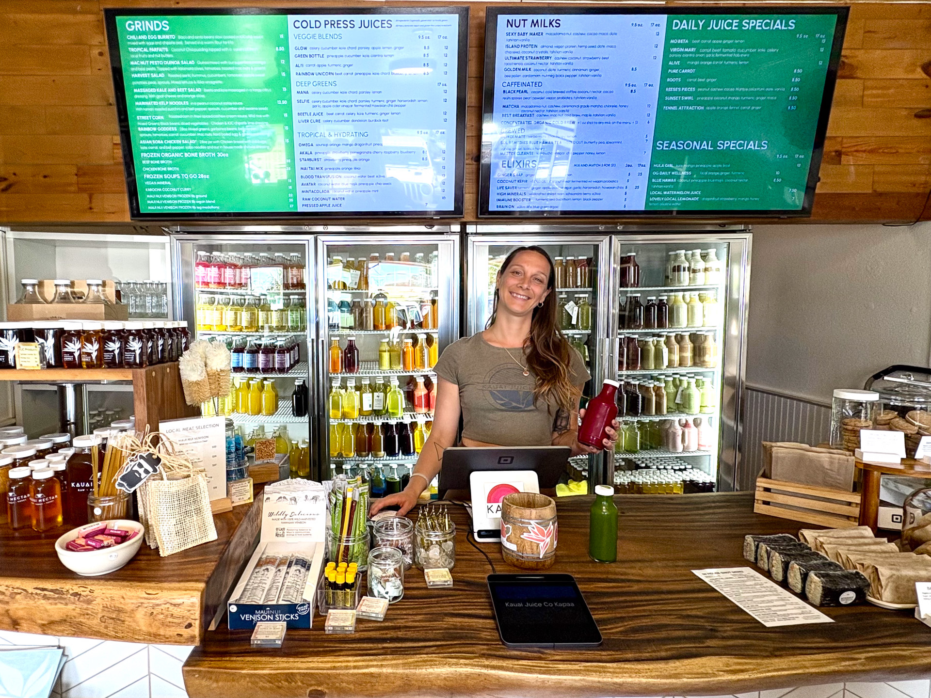 カウアイ・ジュースのカウンター。味の好みや質問などは気軽に聞いてみよう