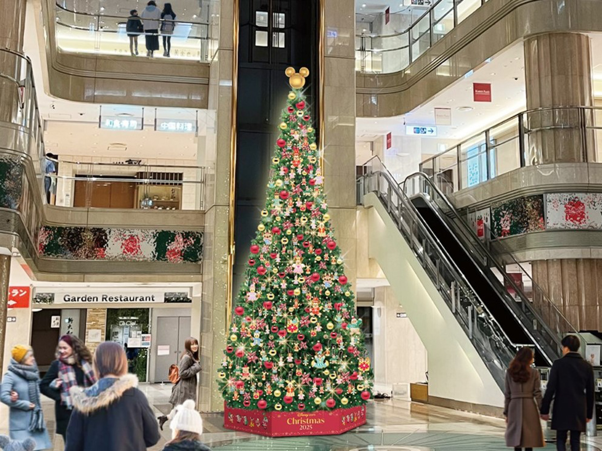 12月9日から始まる東京会場には、オリジナルのクリスマスツリーも飾られる