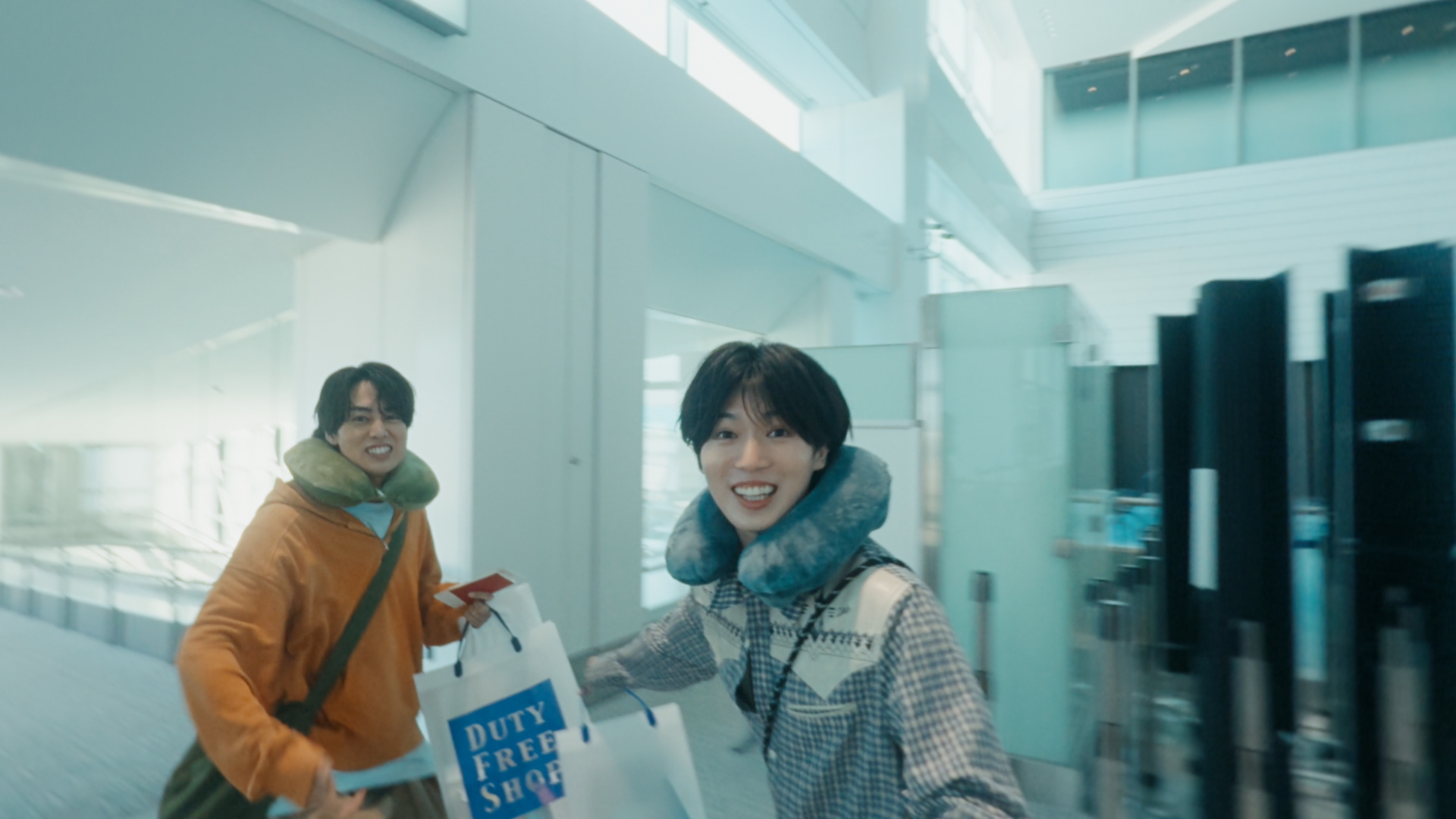 西山智樹さんと前田大輔さんが出演する新CM「空旅にしかないハイな気分があるんだ」男子旅篇