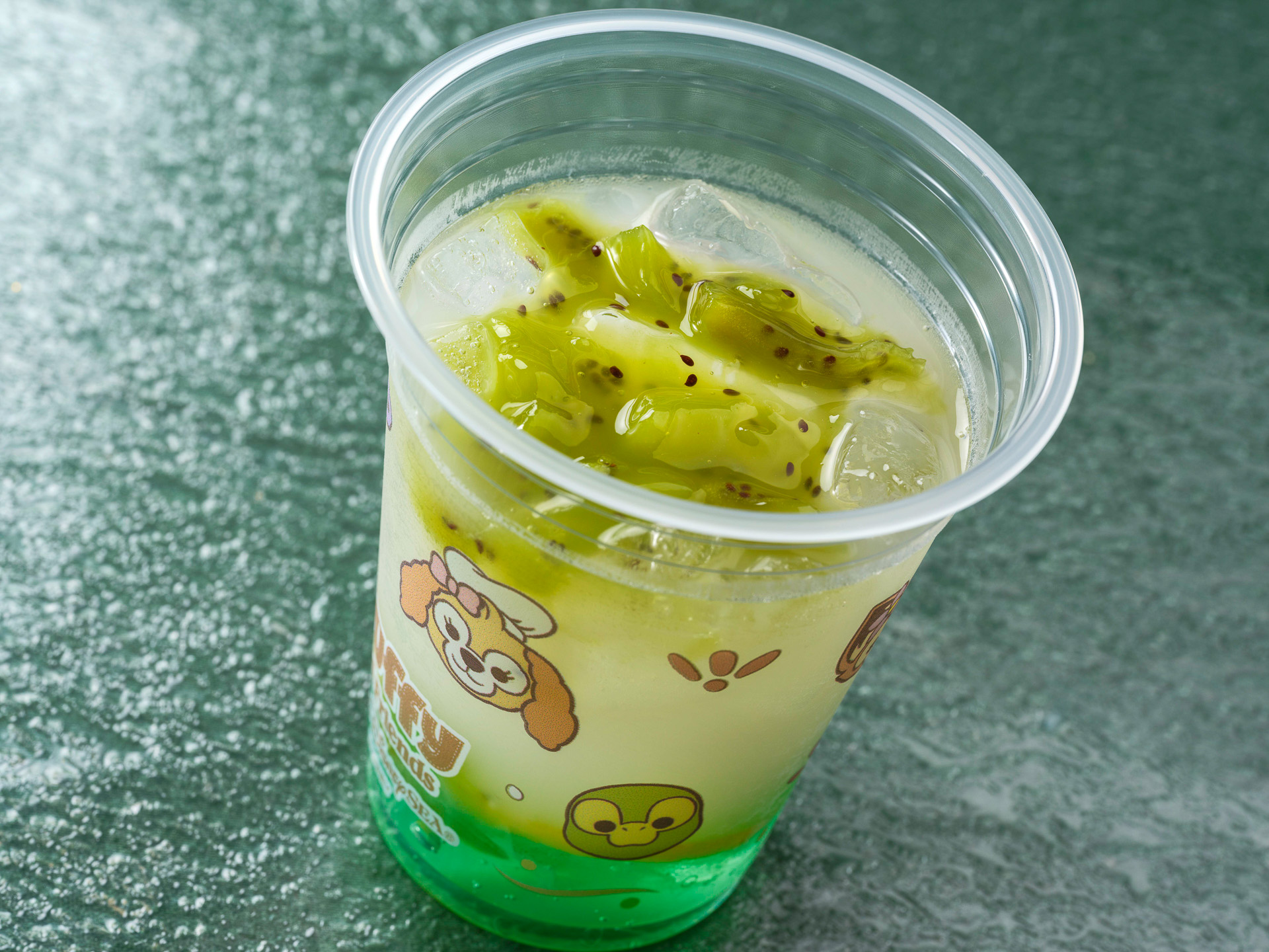 「スペシャルドリンク（乳酸菌飲料、レモン、キウイ、アップルシロップ）」（700円）
