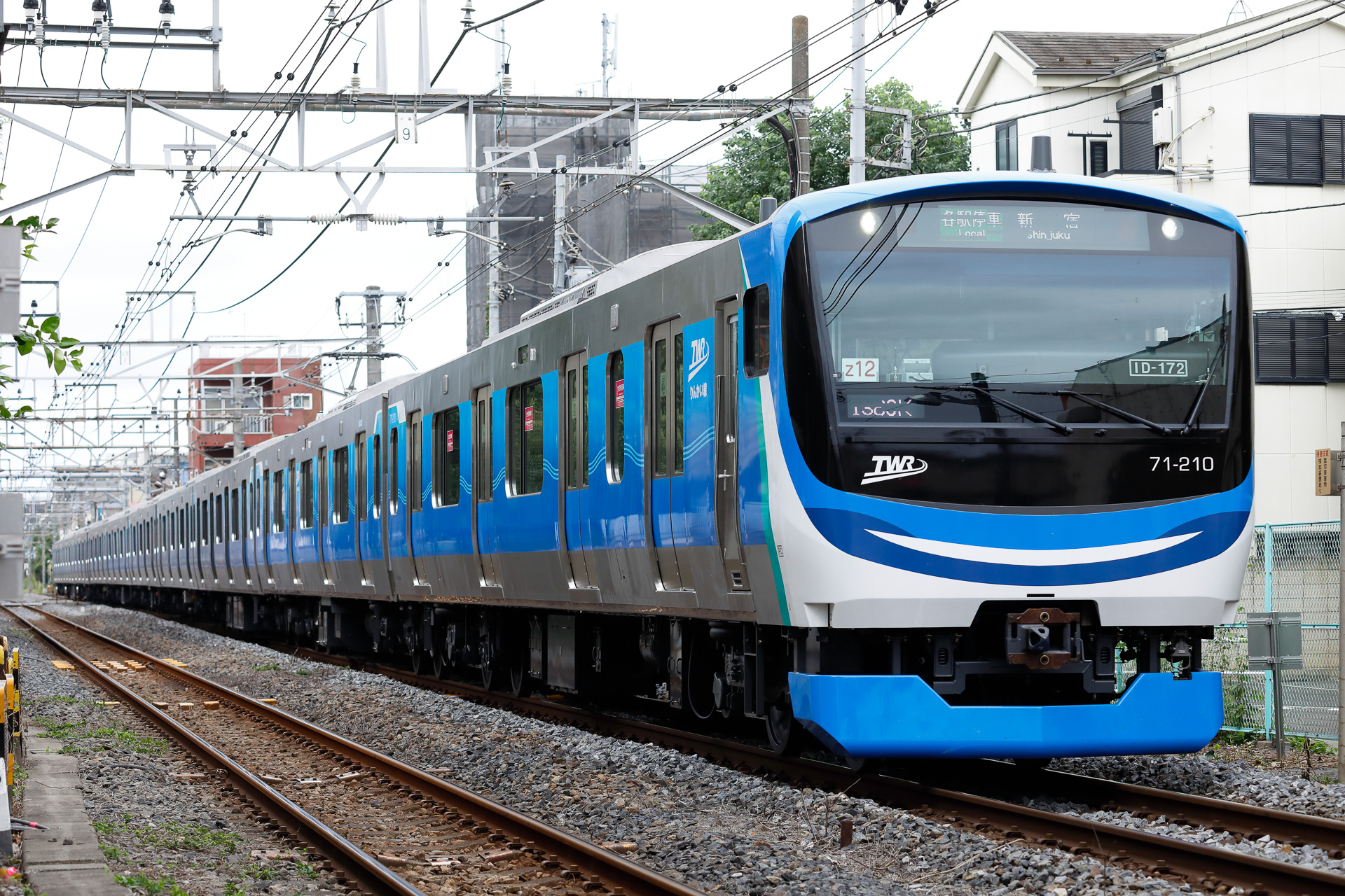 営業運行をはじめた71-000形