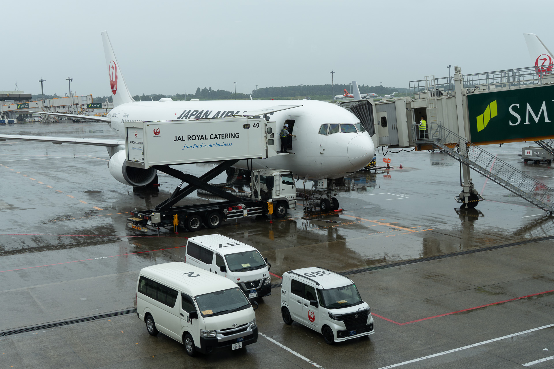 出発を待つボーイング 767-300型機（登録記号：JA617J）