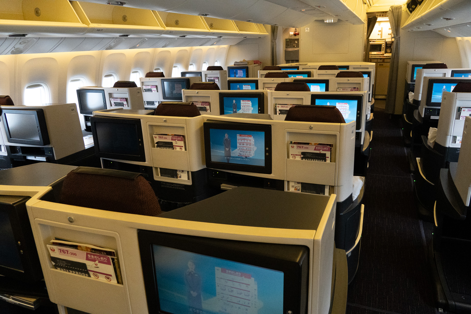 24席のビジネスクラス「JAL SKY SUITE II」