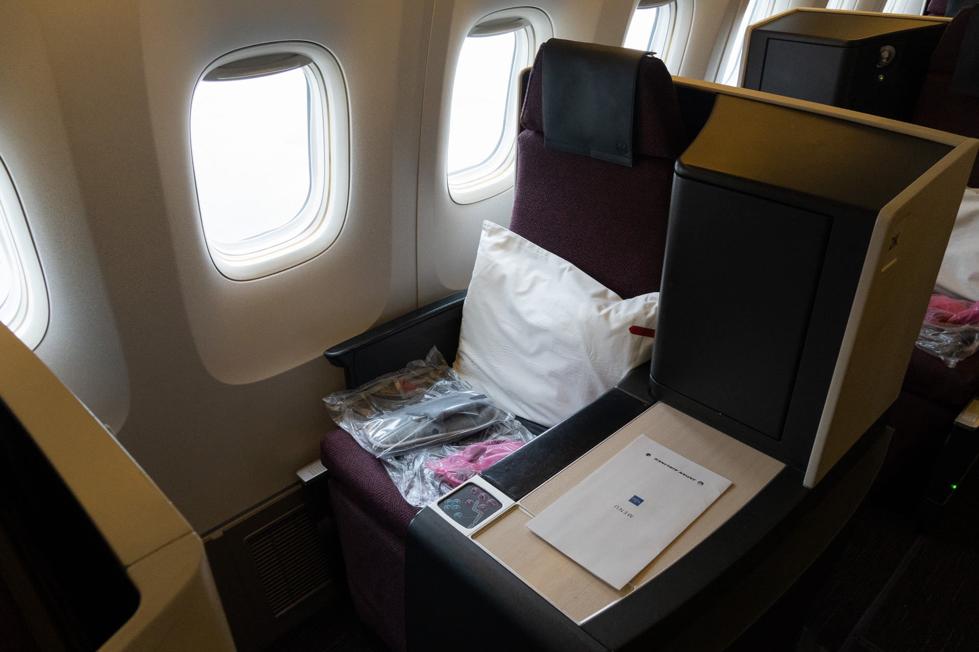 24席のビジネスクラス「JAL SKY SUITE II」