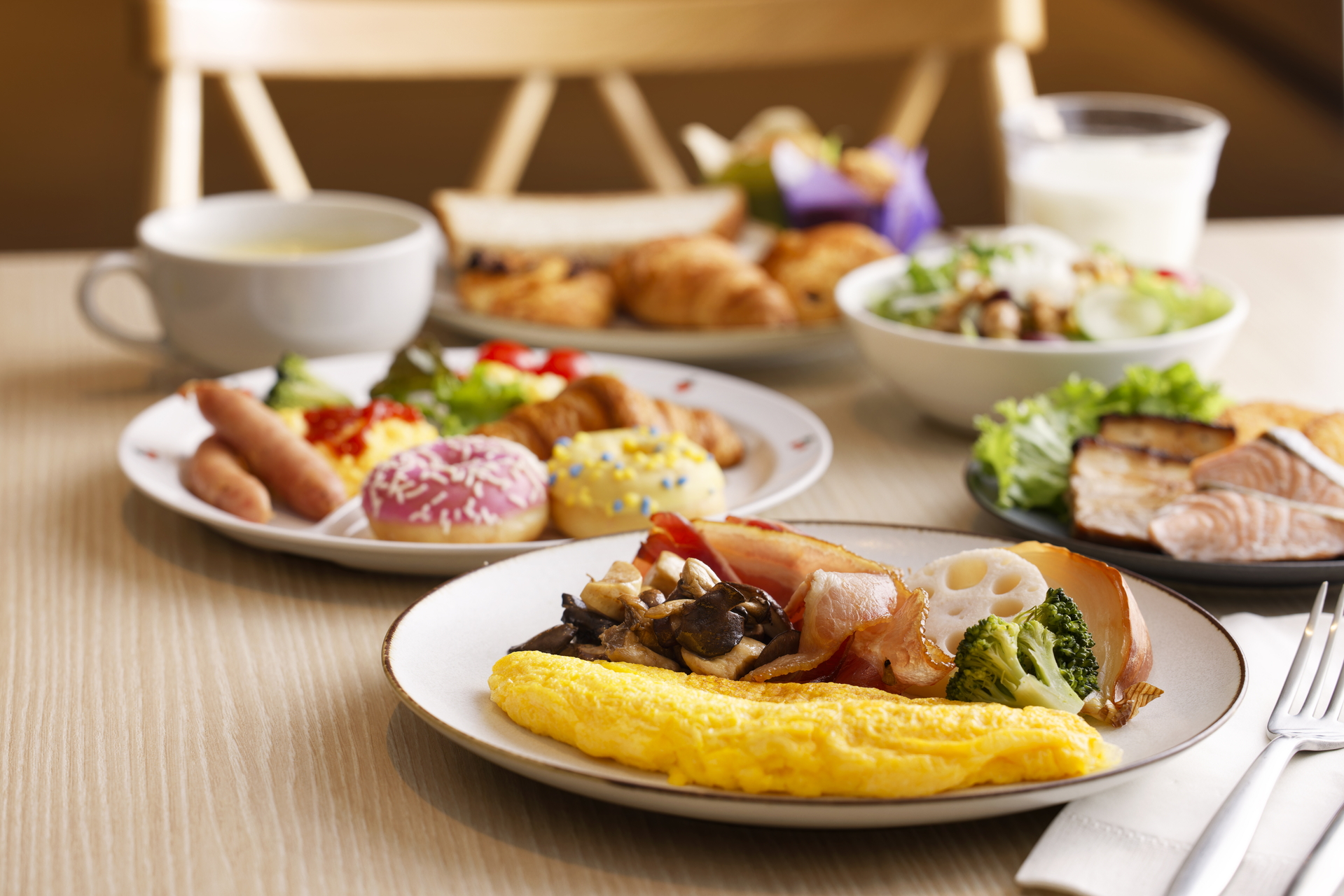 朝食はビュッフェ形式で楽しめる
