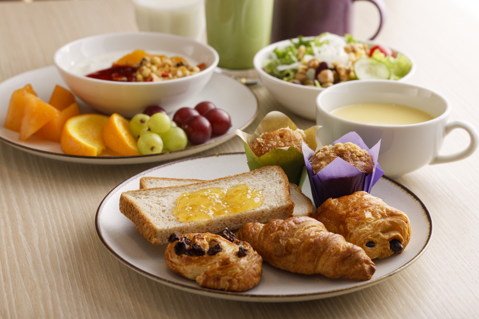 朝食はビュッフェ形式で楽しめる