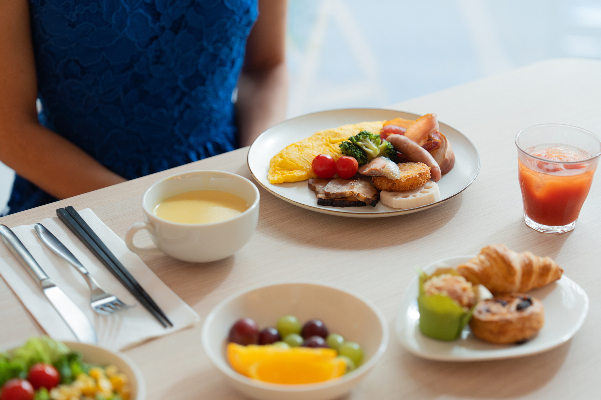 朝食はビュッフェ形式で楽しめる