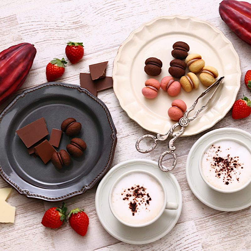 一口サイズのチョコサンドクッキー「サクッチ・ホロッチ」