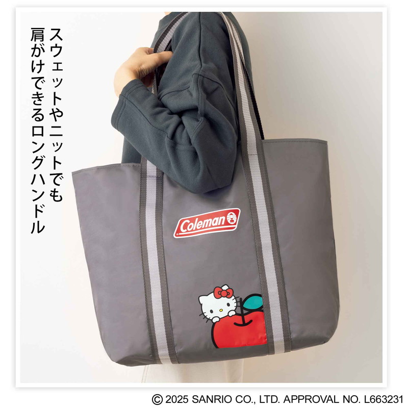 スウェットやニットでも肩がけできるロングハンドル