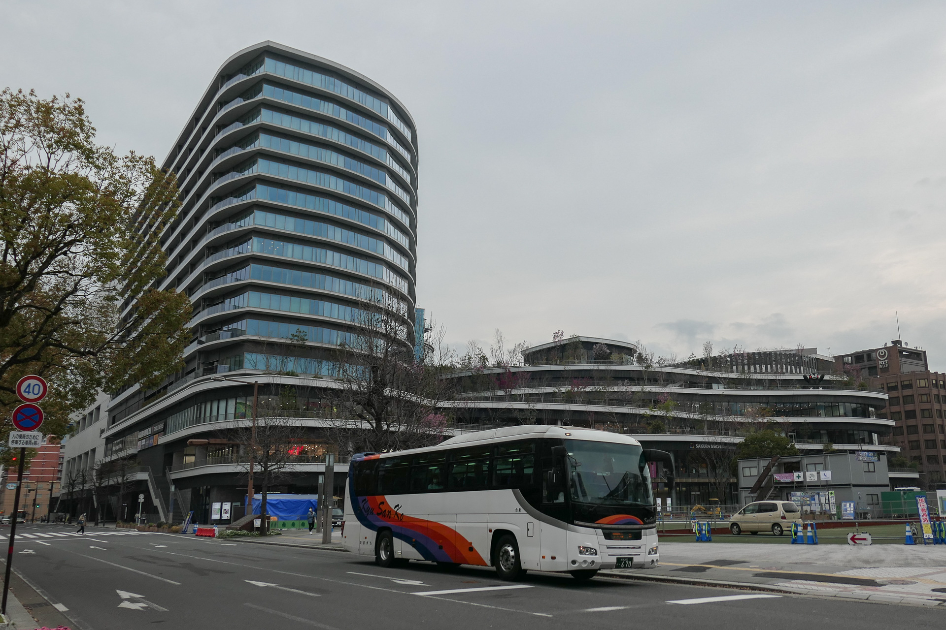 熊本市内のバス拠点「サクラマチクマモト」