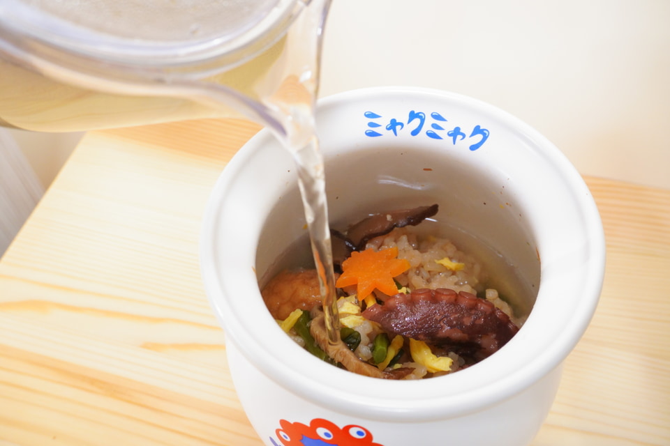 おでかけグルメ】淡路屋「ミャクミャク ひっぱりだこ飯」食べてみた