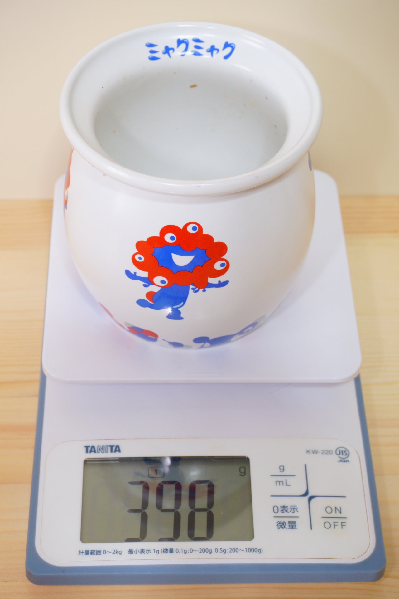 重量は食べる前が712g、食べたあとが398g。1個でもけっこう重たいので、取り置きの場合は丈夫なエコバッグとタオルなどの緩衝材を持って行くとよい