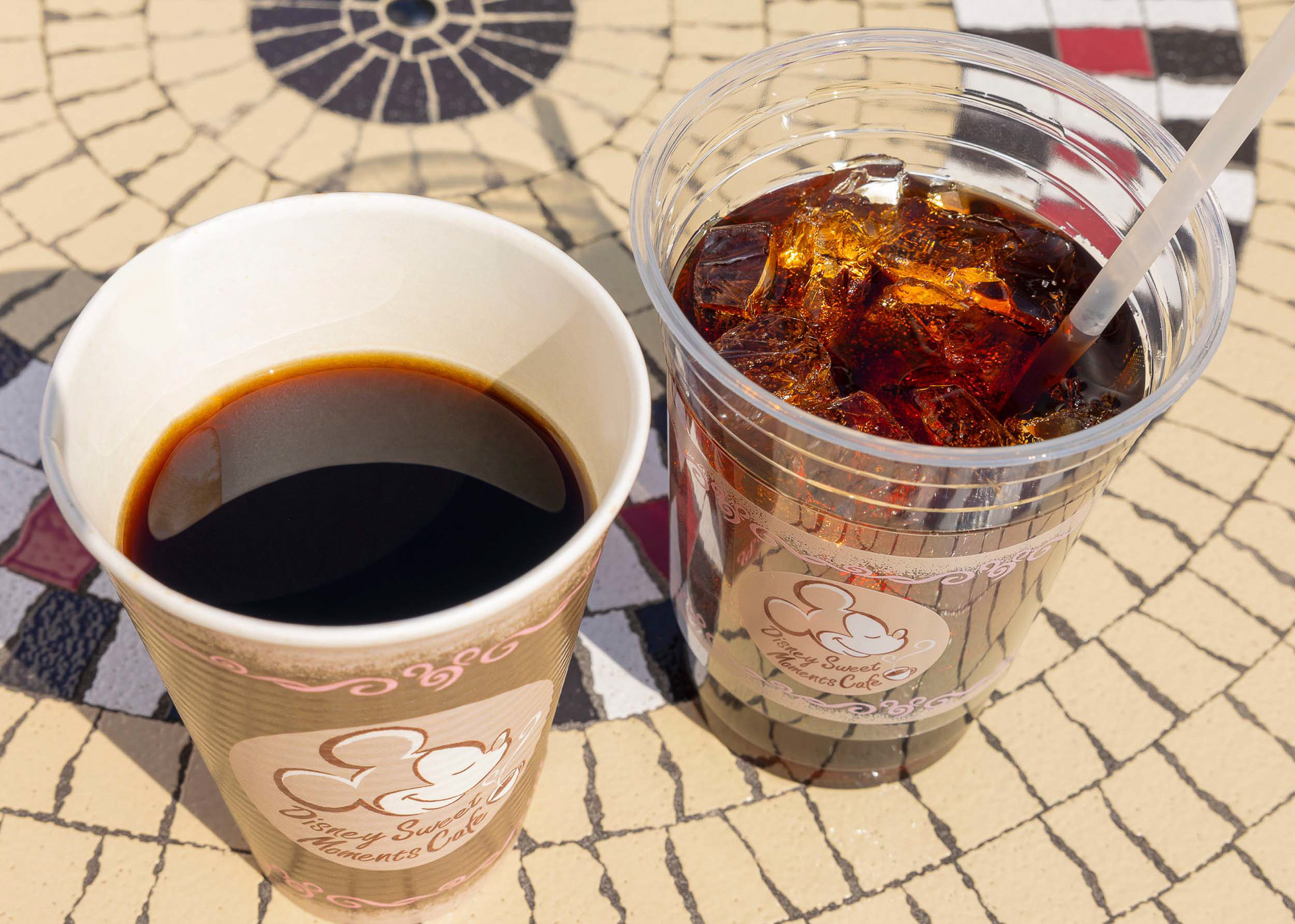 「カフェ・オーリンズ」の「コーヒ／アイスコーヒー」（各550円）