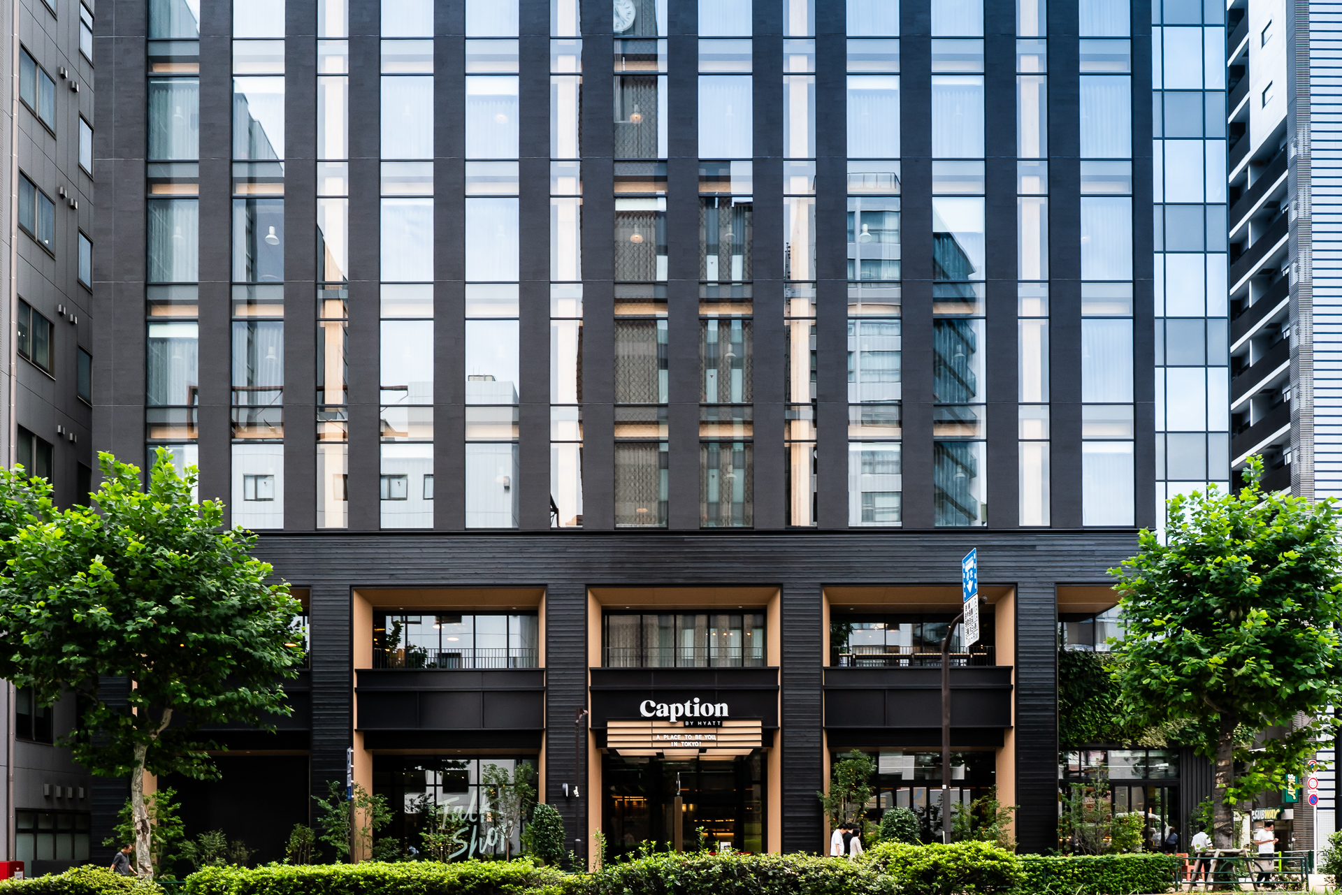 低層階を正面から。木造ハイブリッド構造