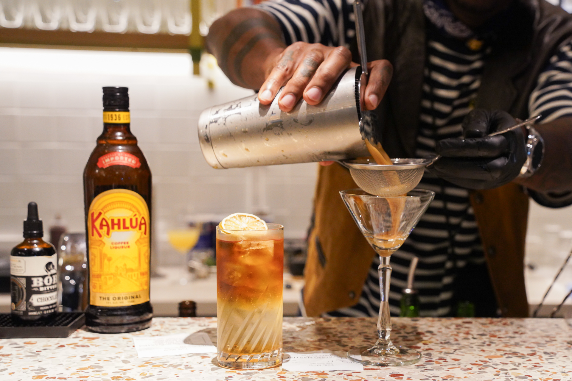 夜は各種カクテルも楽しめる