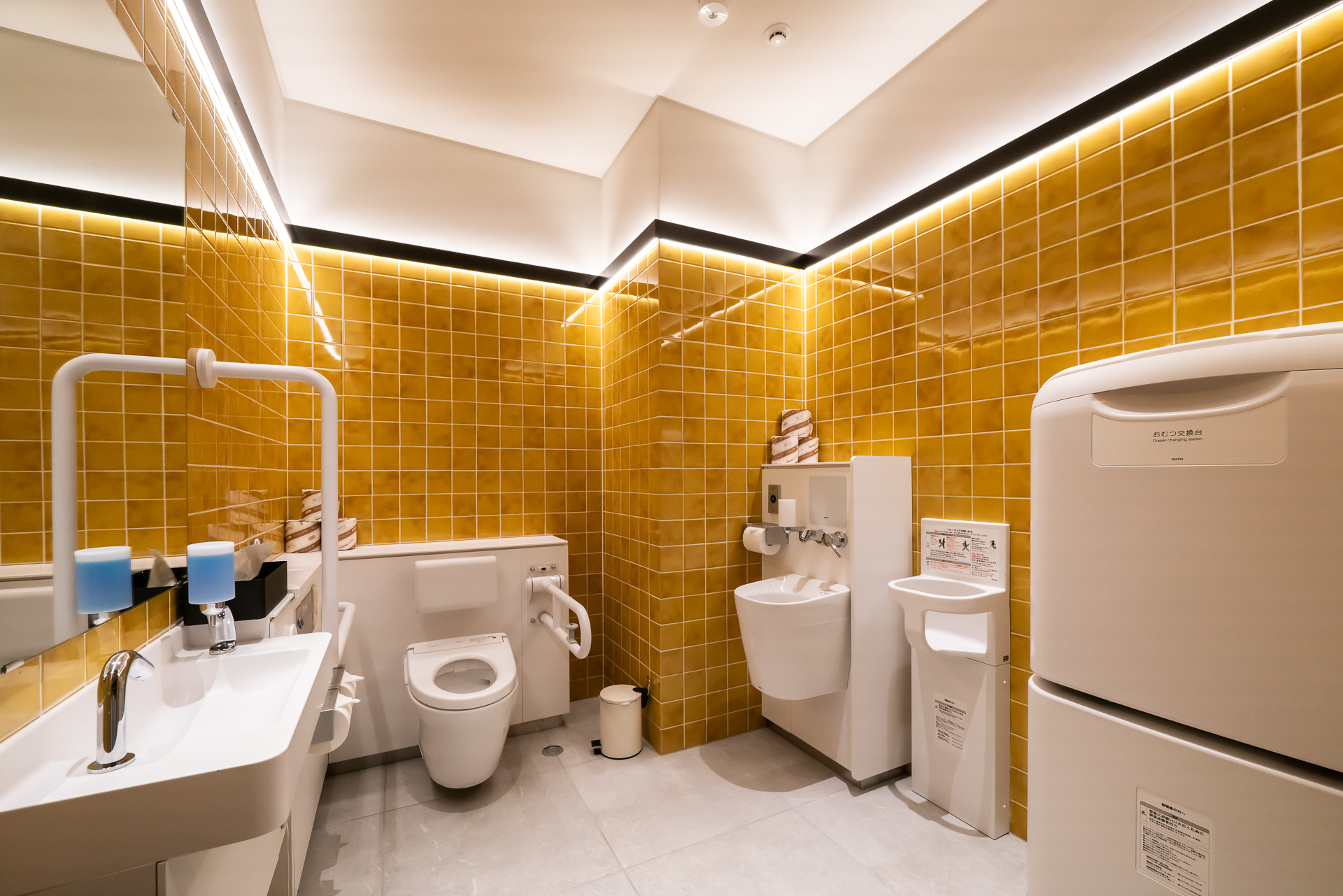 車イス対応の多目的トイレはとても広い