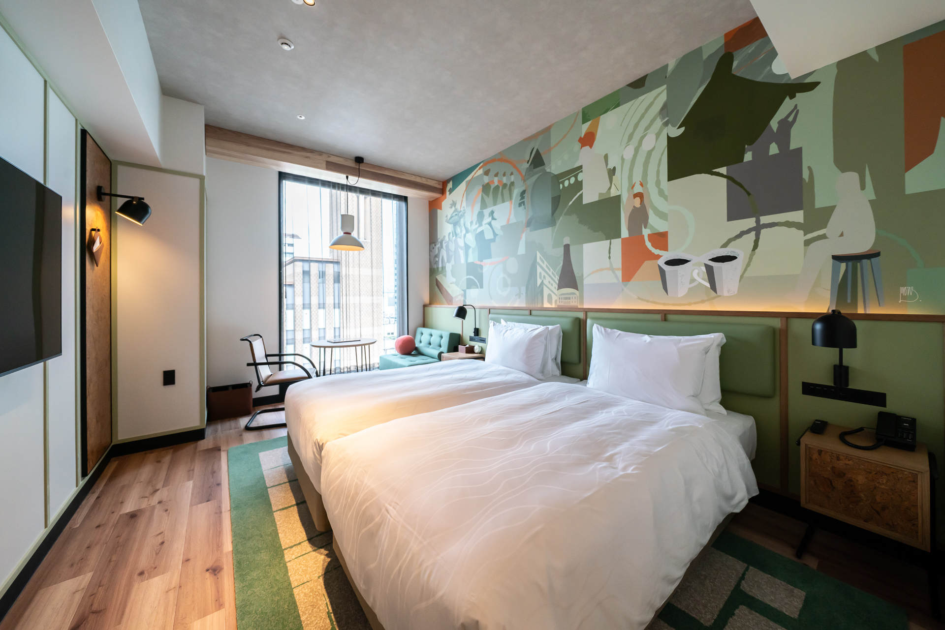 「ツイン ハイフロア」スイートとハイフロアのみ床側が木材