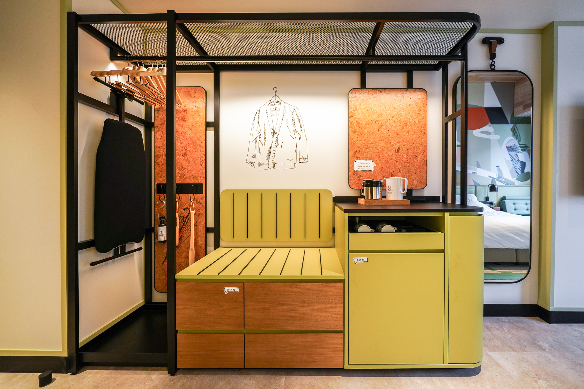 機能的にまとめられた収納棚