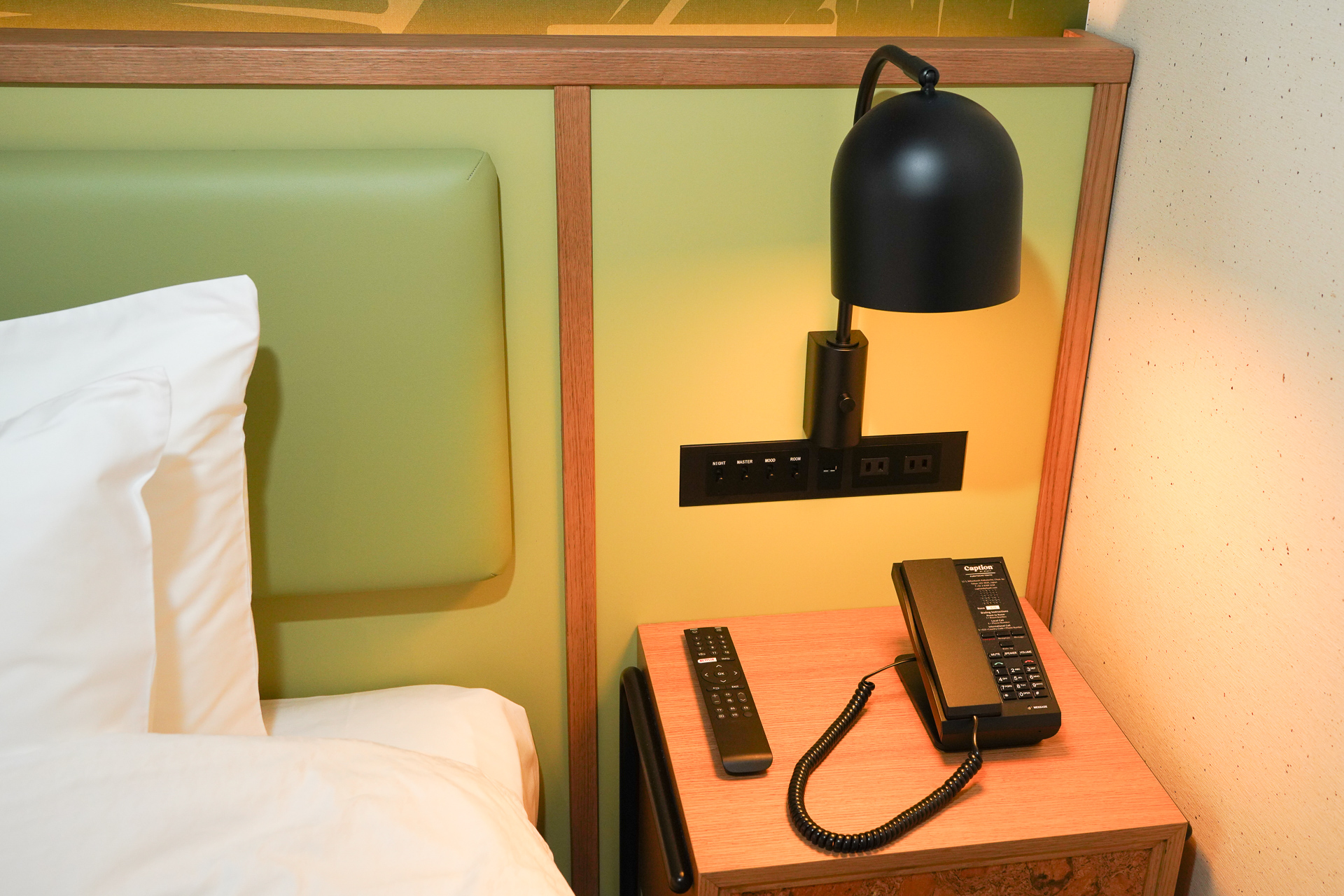 反対側の充電USBポートはType-Aのみ