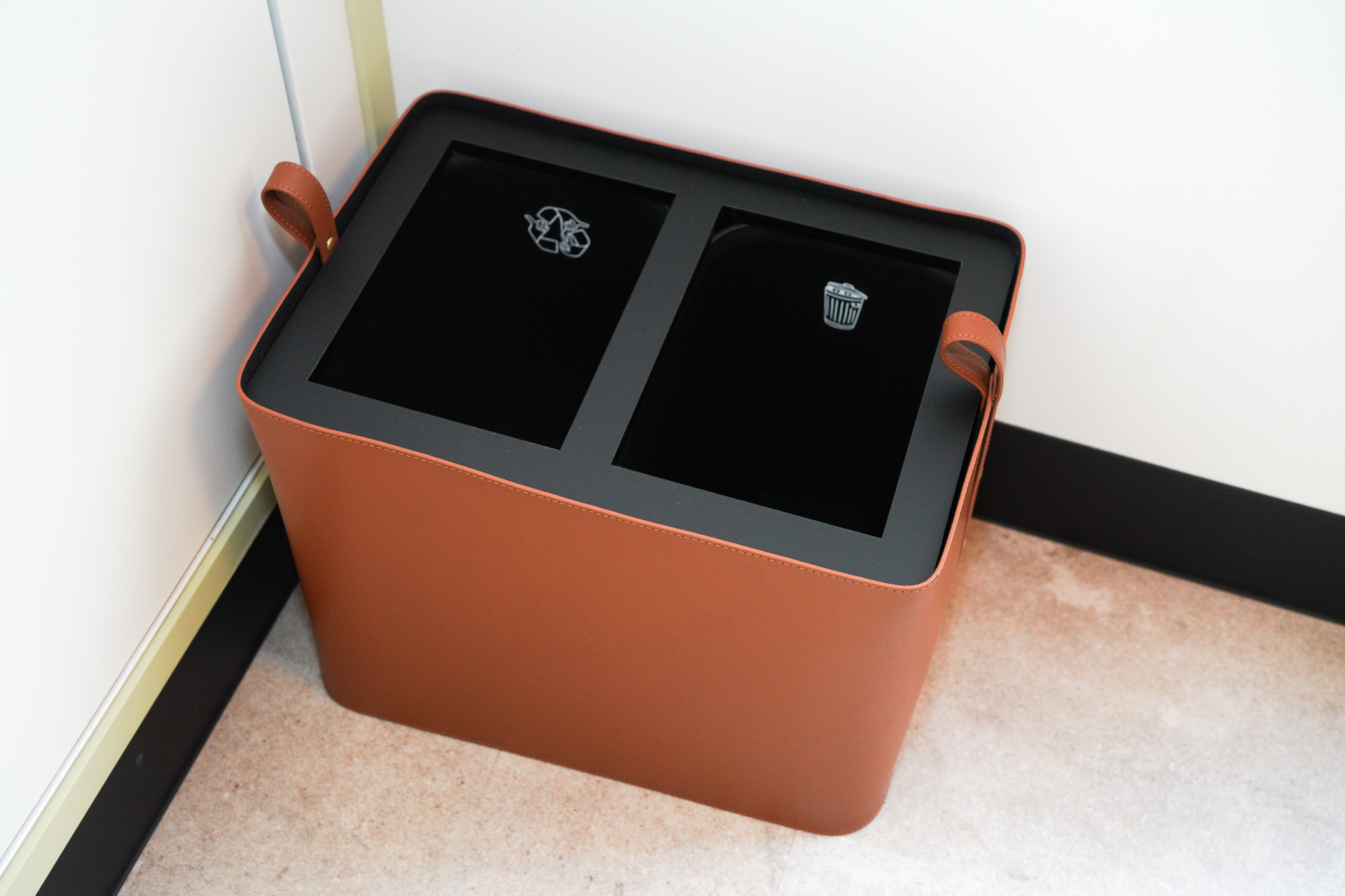 ゴミ箱のデザインもオシャレだ