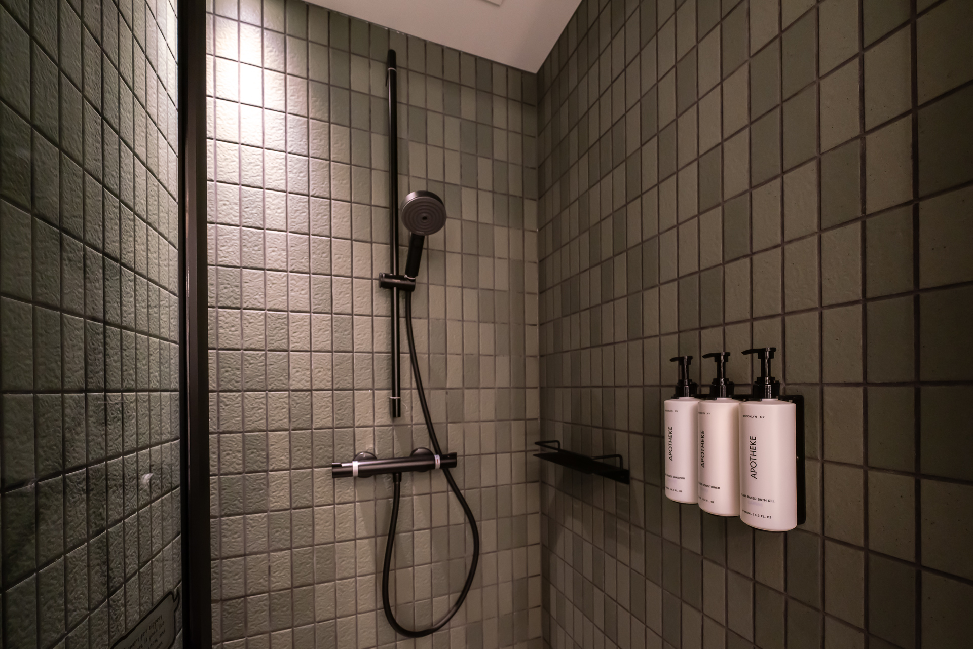 スイートと異なりレインシャワーはない