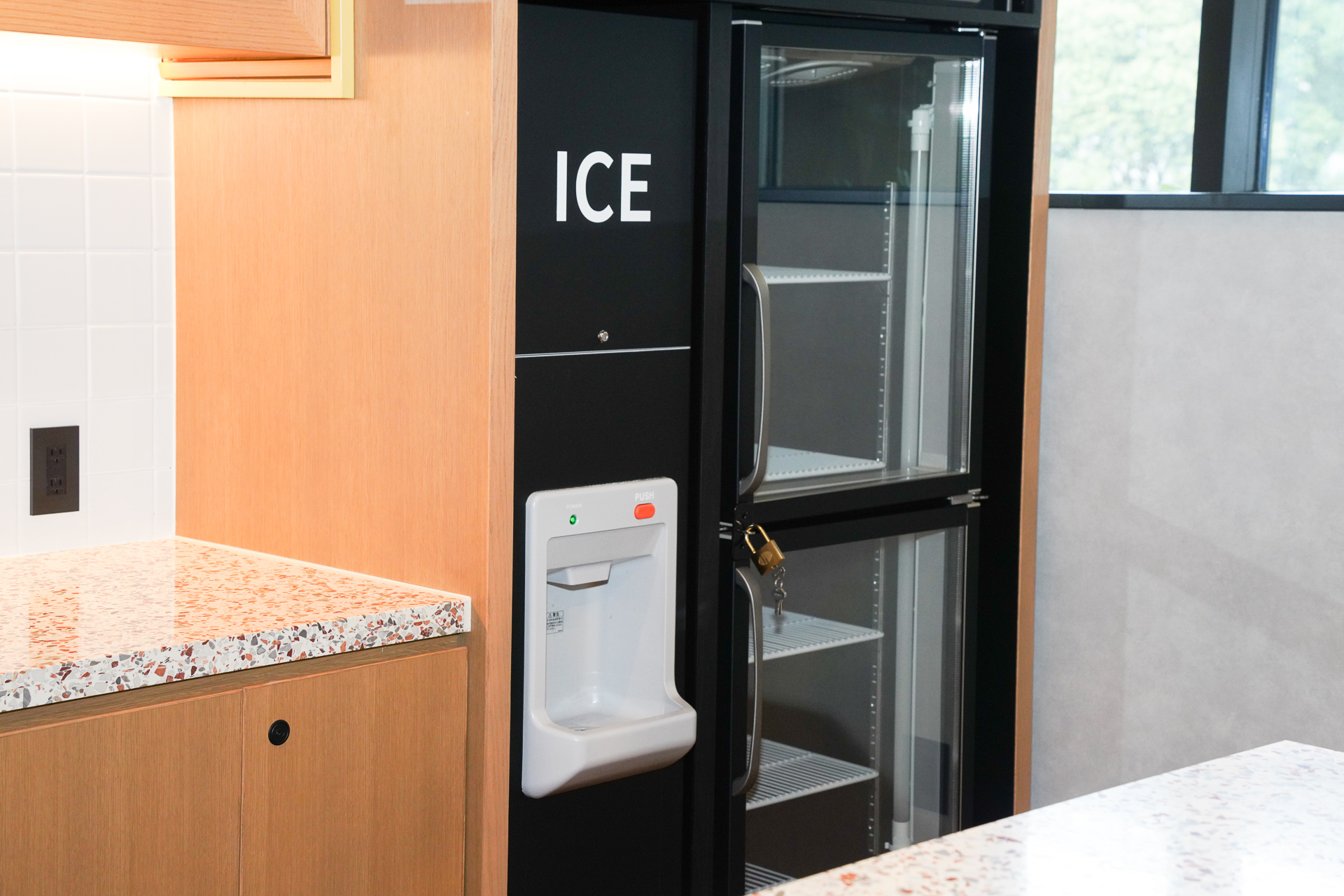 氷が必要なときはここから持っていく