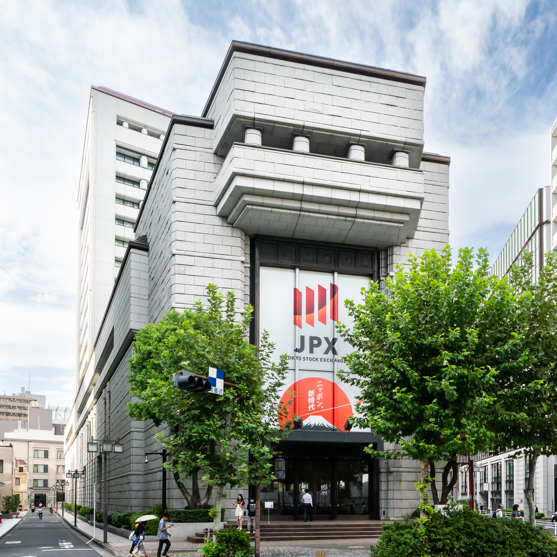 いわずと知れた日本株式市場の象徴「東京証券取引所」