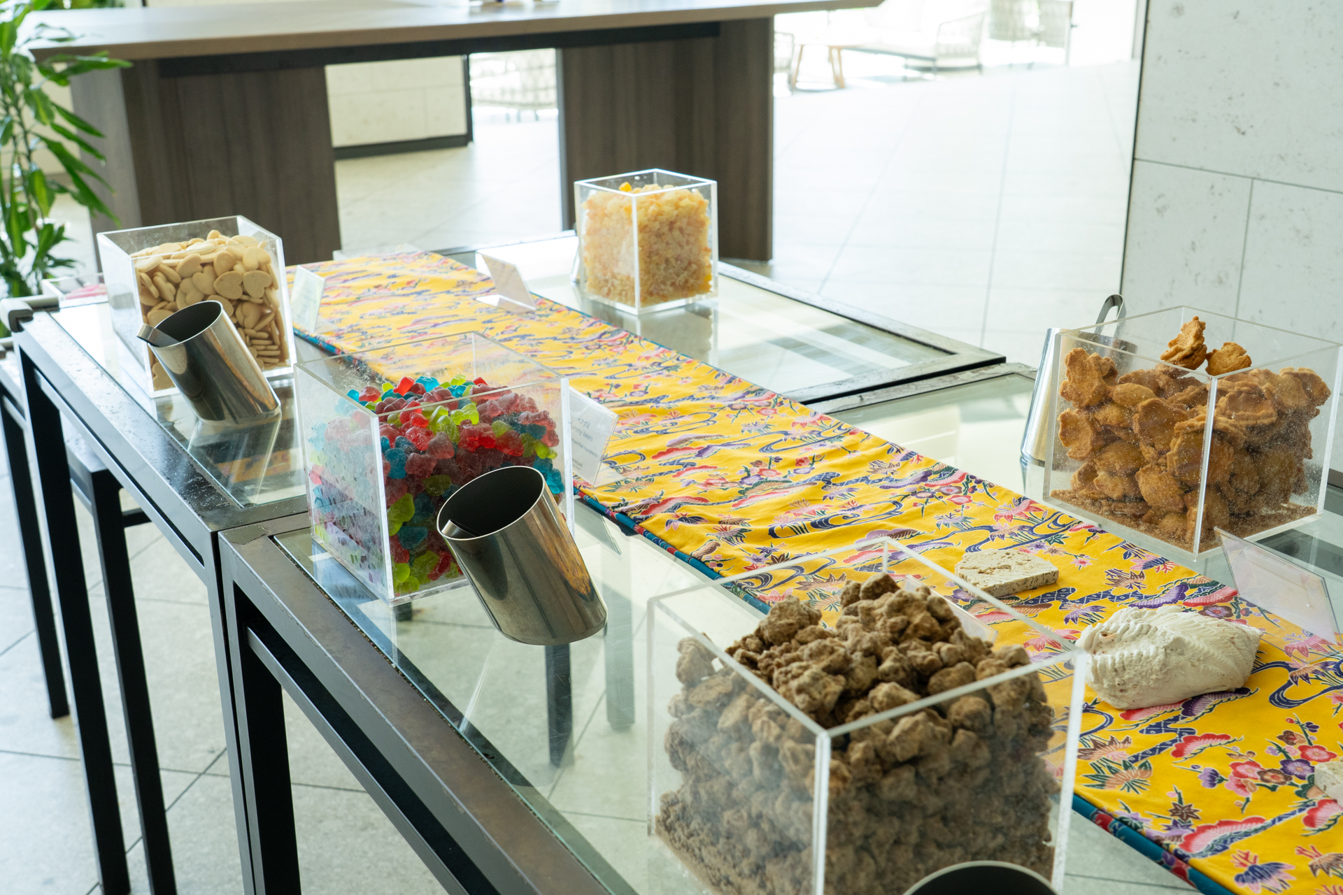 いろいろなお菓子が並んでいた1階「THE LOUNGE」のイブニングソーシャル
