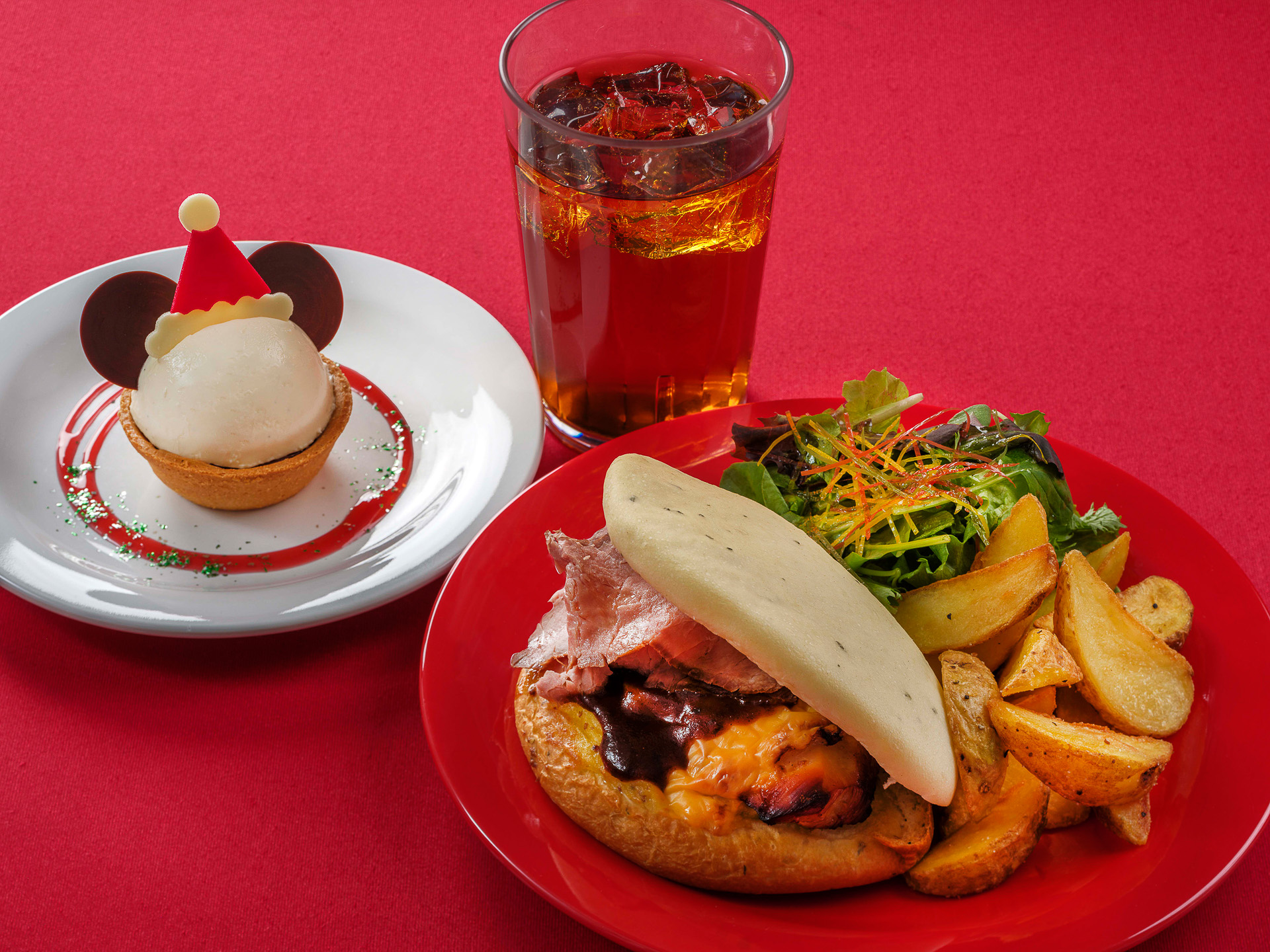 「プラザパビリオン・レストラン」の「スペシャルホットサンドセット」（2180円）