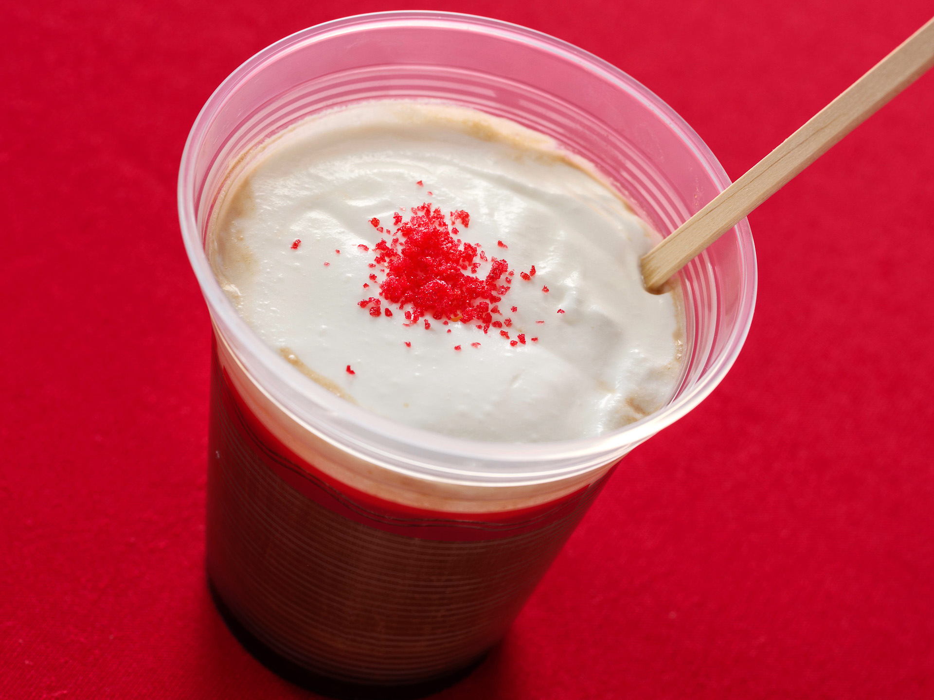 「プラザパビリオン・レストラン」の「ホットチョコカクテル（コーヒーリキュール）」（830円）※アルコールドリンク
