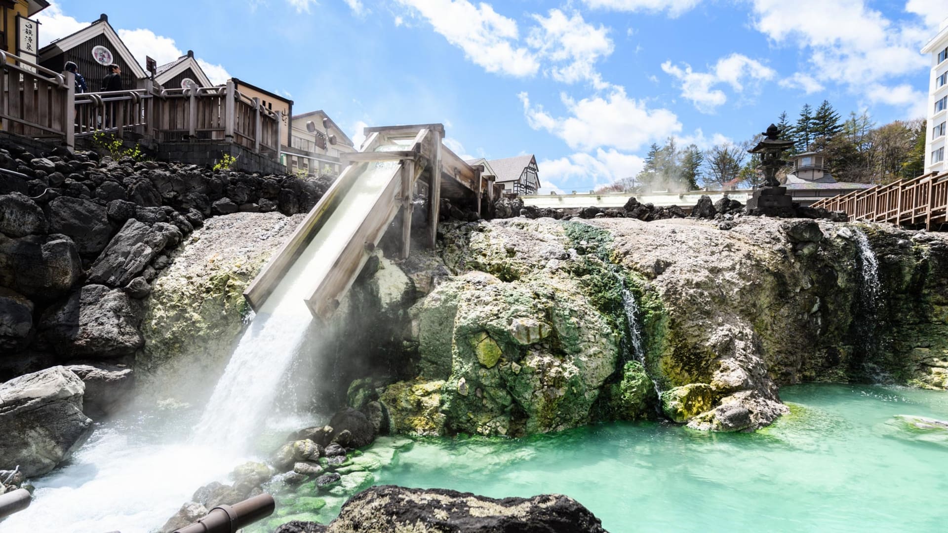 草津温泉のシンボル「湯畑」が目の前