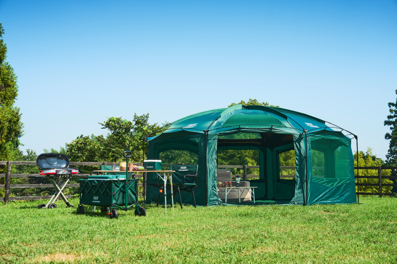 コールマン125周年を記念して限定グリーンカラーのアウトドア用品が登場
