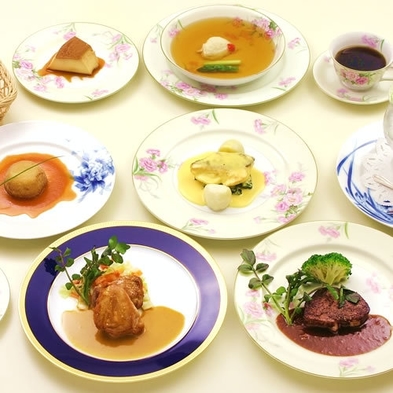 100年前のメニューを再現したクラシックディナー