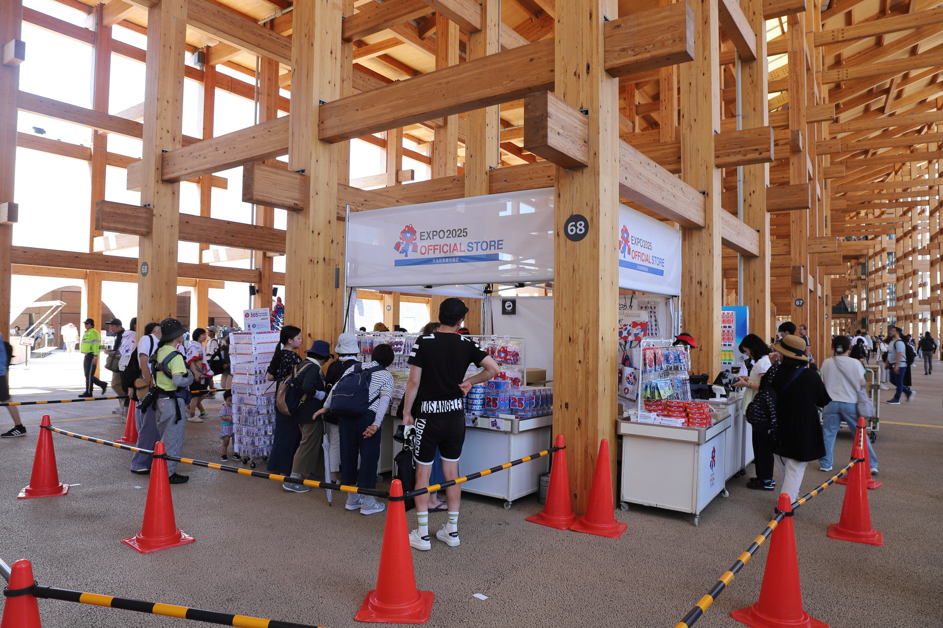 7月31日のサテライトショップ。もちろん今はもっと混むが、それでもメインの店舗より待たずに済む