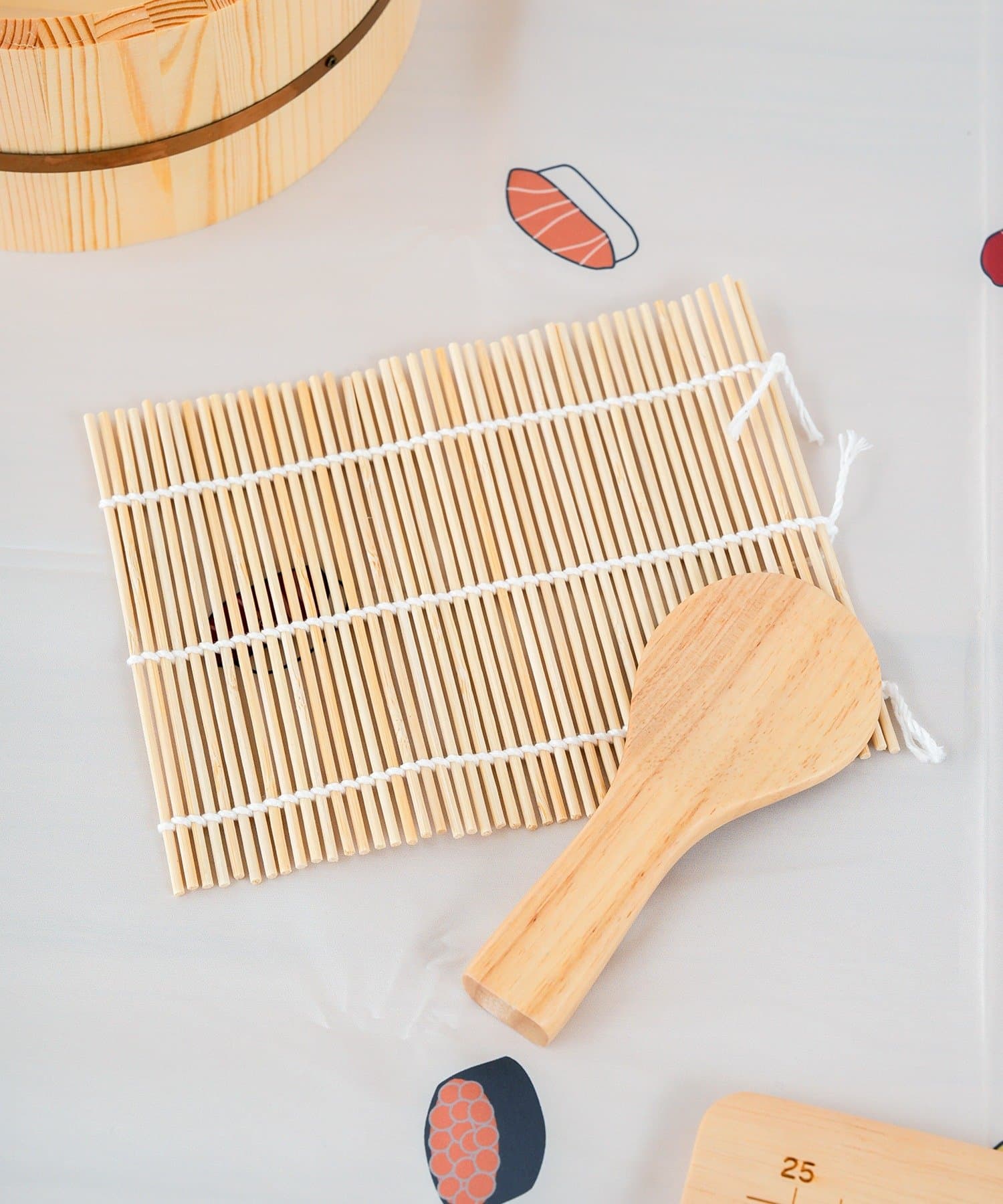 「ミニしゃもじ＆ミニまきすセット」（330円）