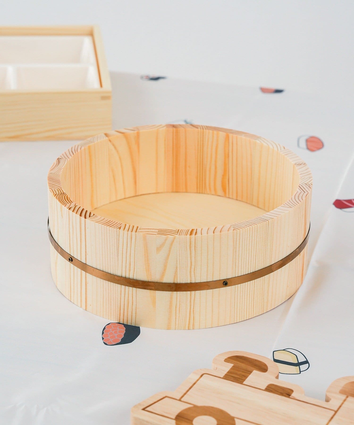 「ミニ寿司桶」（880円）