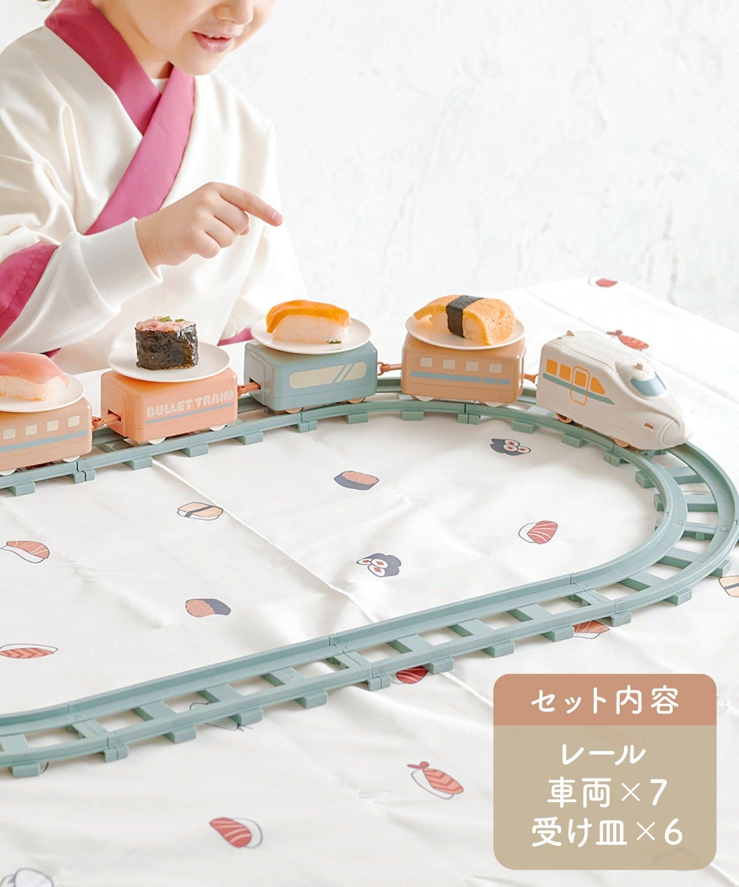 「おすしトレイン」（3850円）は車両と受け皿がセットになっており、乾電池式なので場所を選ばず使える