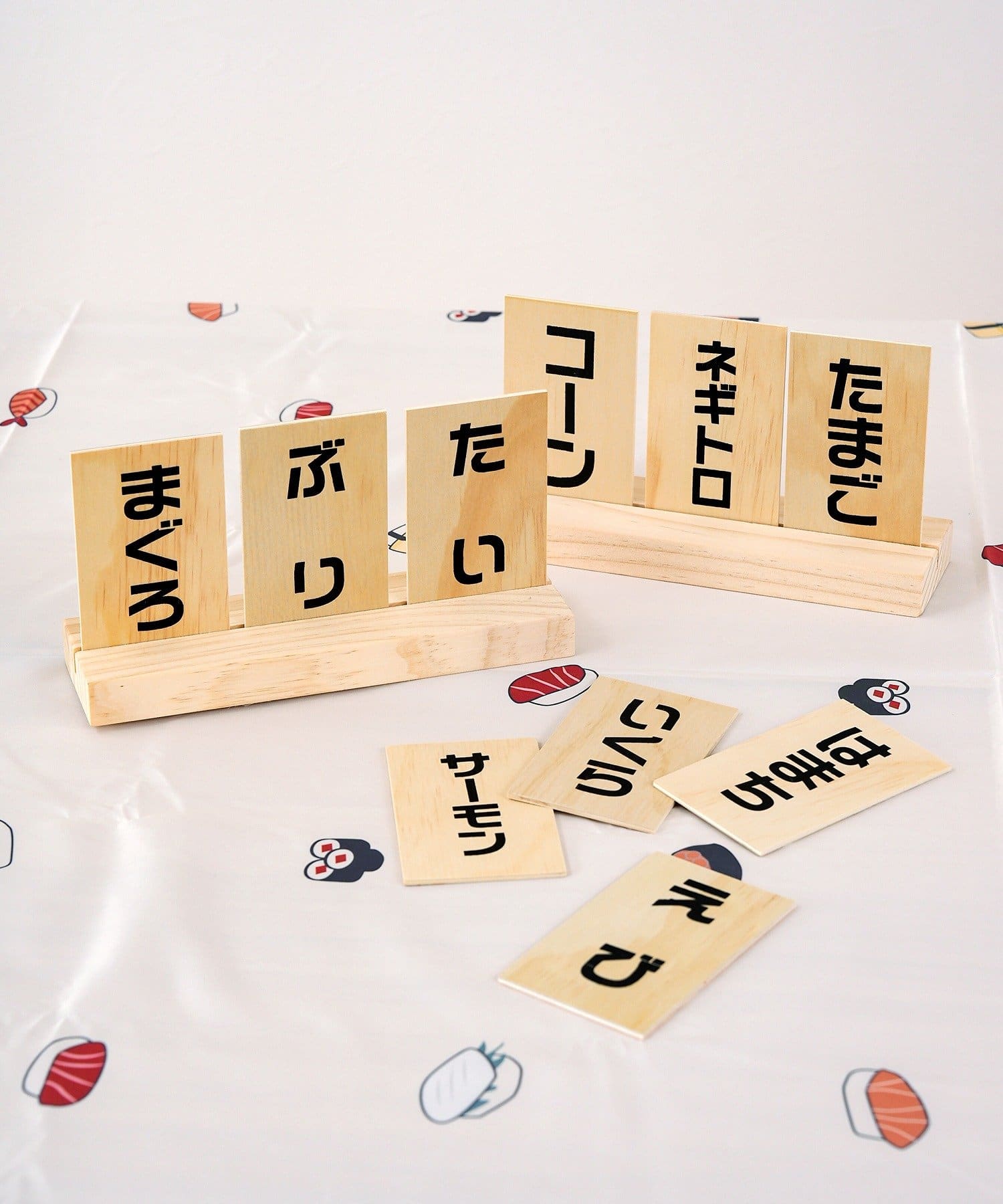 ネタ札がセットになった「メニュー表」（550円）