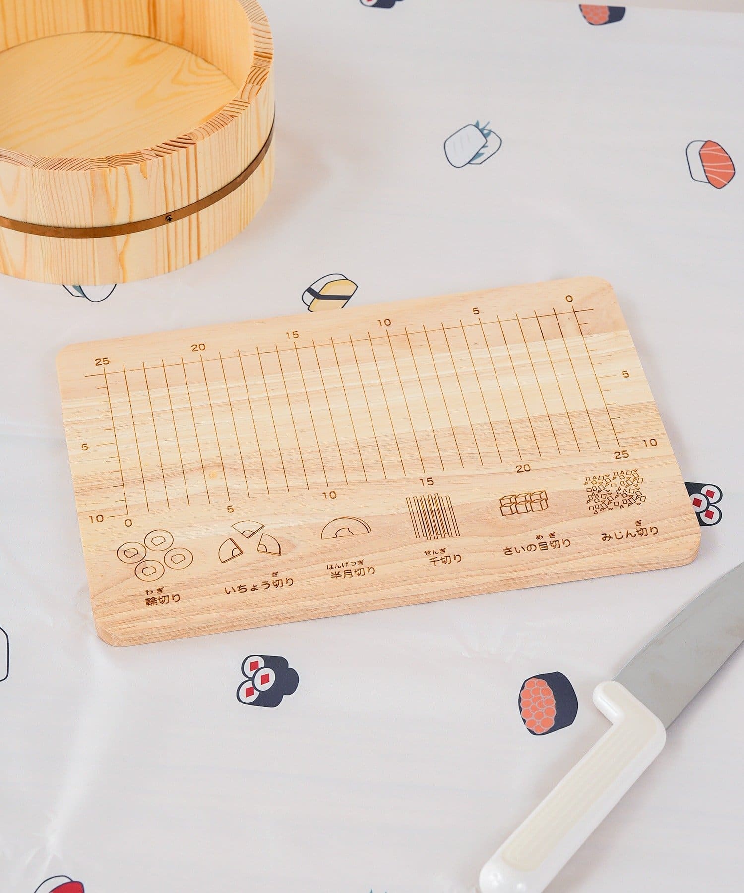 「メモリ付きまな板」（550円）