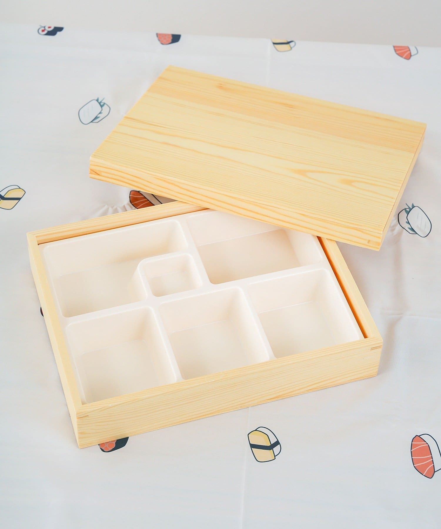 「蓋つきネタプレート」（1430円）