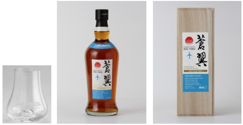 左からANA STORE@SKY限定グラス、「蒼翼」、桐箱