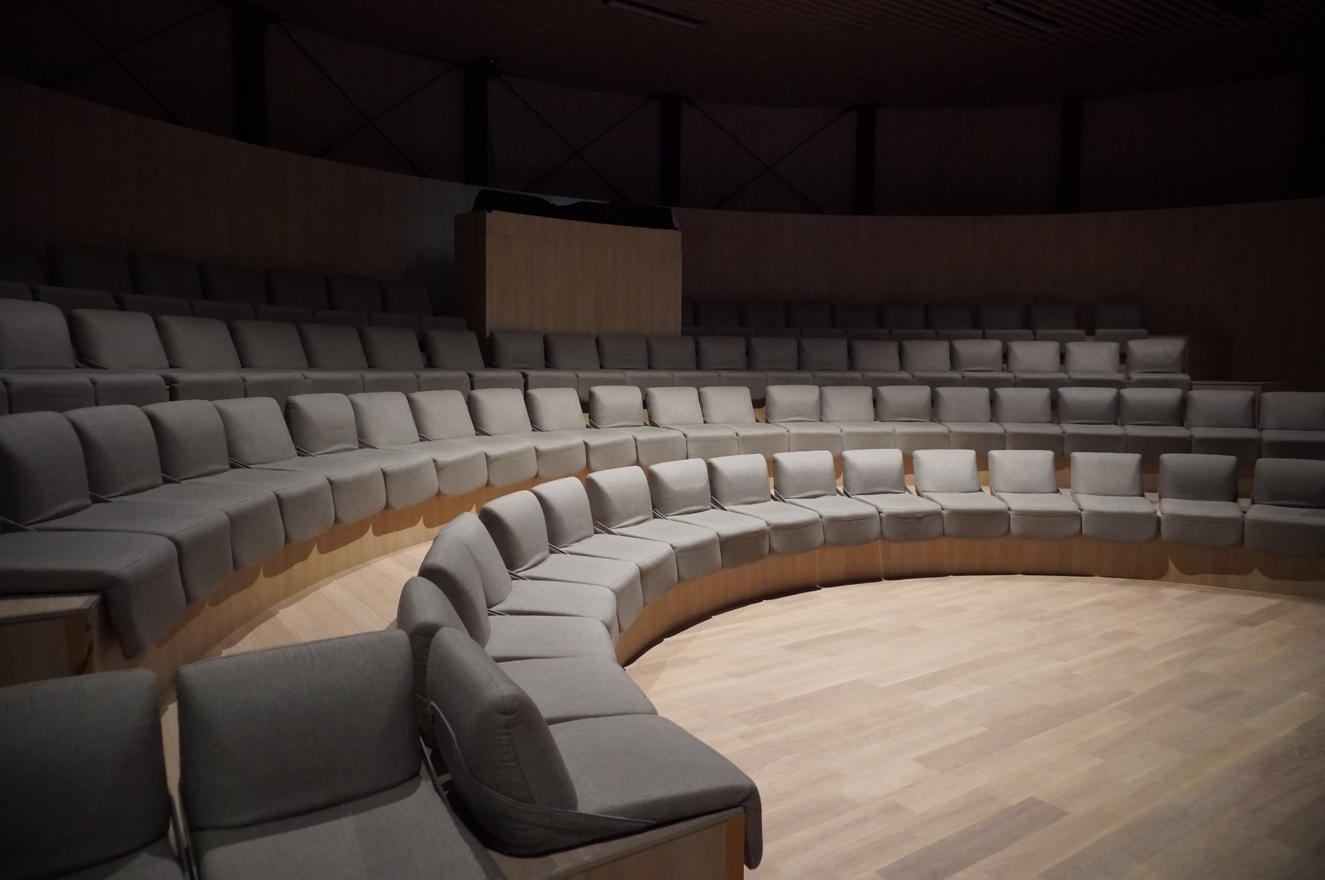 入館すると、まずはシアターのような空間でプレショー。イタリアの歴史や美術、各州の美しい景観が映し出される