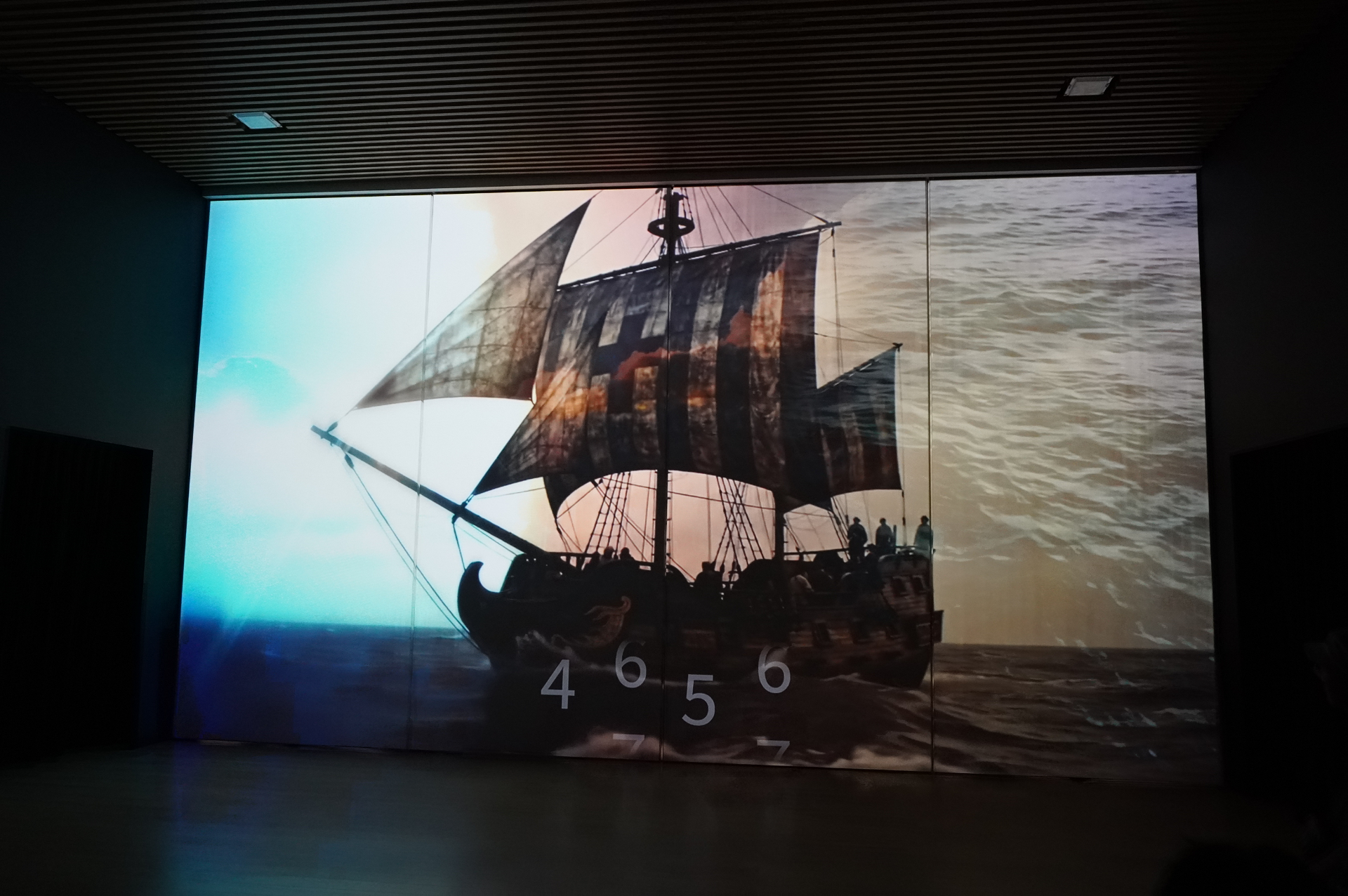 入館すると、まずはシアターのような空間でプレショー。イタリアの歴史や美術、各州の美しい景観が映し出される