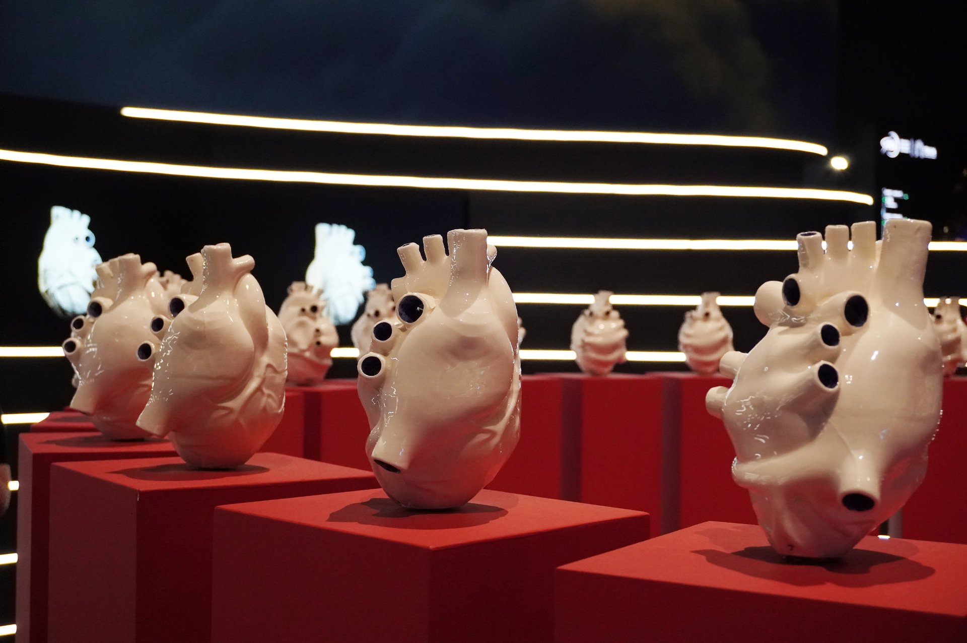 セラミック彫刻インスタレーション《Apparato Circolatorio（循環器系）》