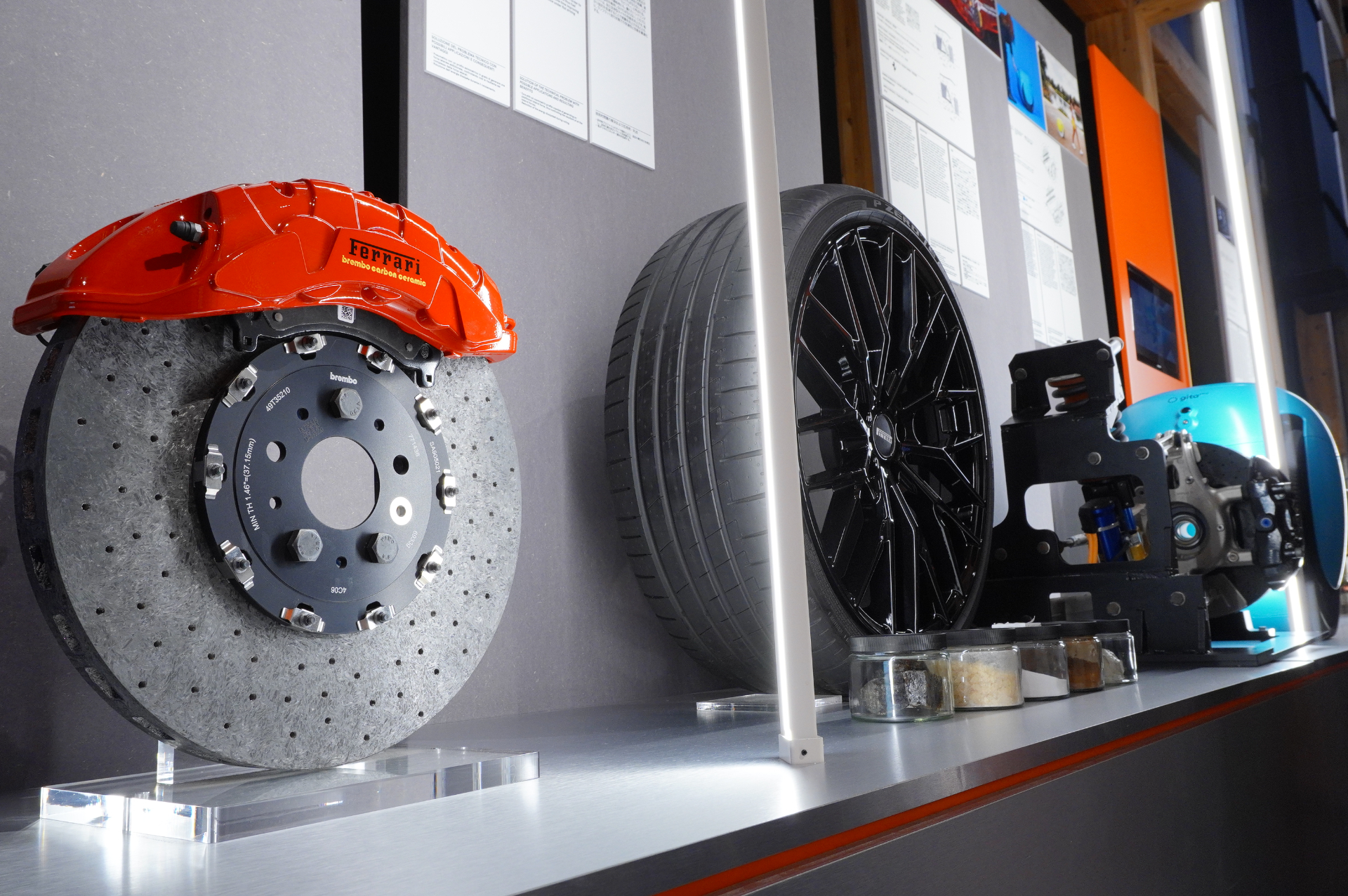 フェラーリの技術や部品を紹介する展示。会期中には特別モデル「Kode57」が展示された日もあった