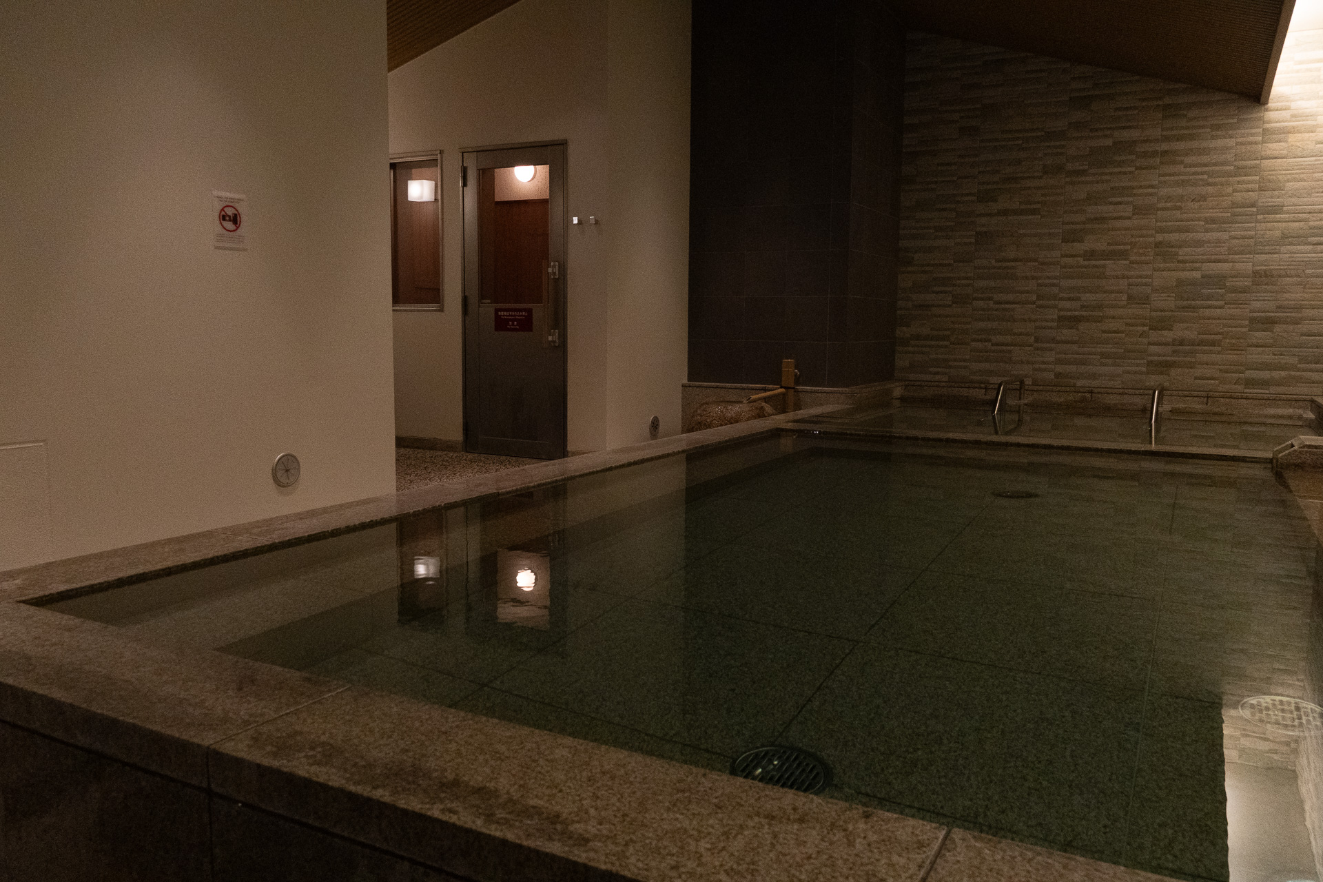 On the same floor, there is a Japanese-style public bath, a rare feature for an international hotel brand.