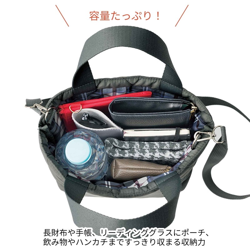 外出に必要なものがひと通り入る大きさ